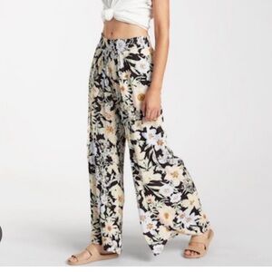 Billabong pants size small